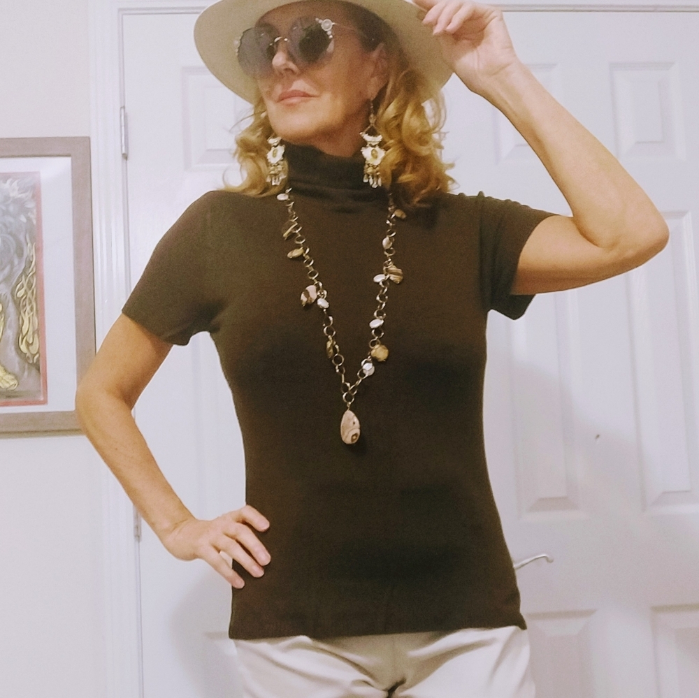 Short sleeve knit turtle neck top